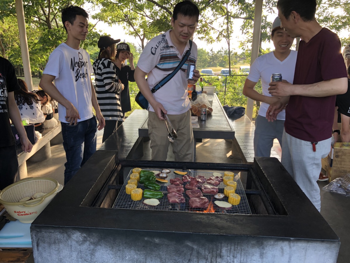 新人合宿研修はバーベキュー 仕事のスキル以外に大切なこと 美粧ケース 段ボール ダンボール なら東大阪の美販へ